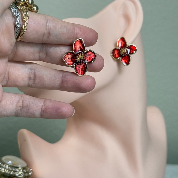Elegant Red Floral Earrings - Picture 4 of 5